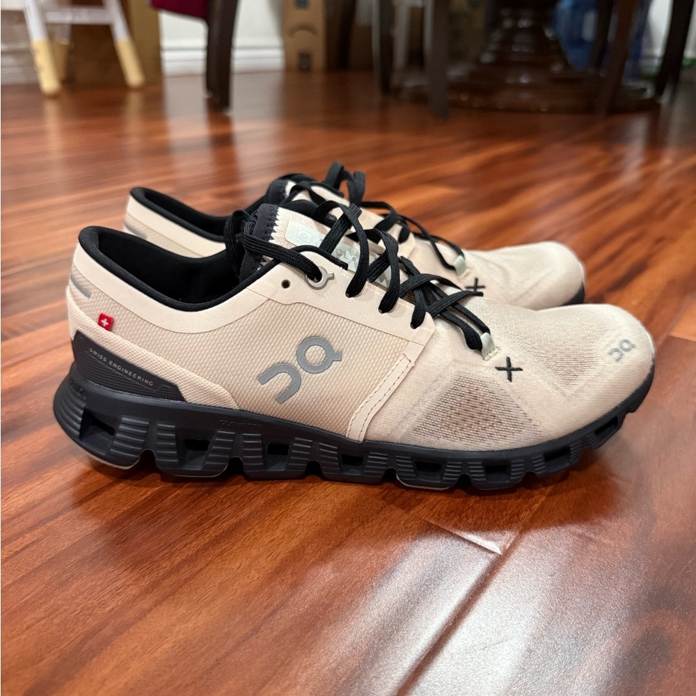 Selling a pair of On Running Cloud X women size 8.5 fawn magnet